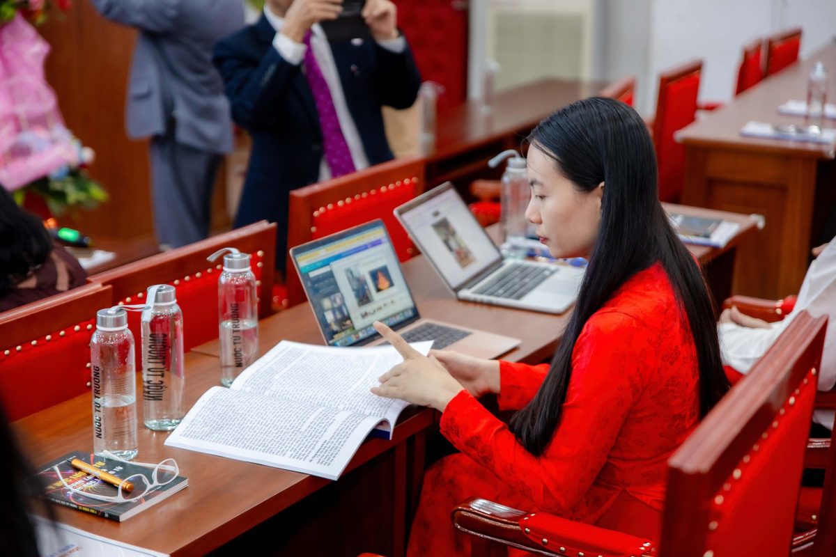 Koro tiên phong đưa nước từ trường kết hợp Nam Y vào chăm sóc sức khỏe cộng đồng 5 491958348 10221905330222132 5285932560640762648 n